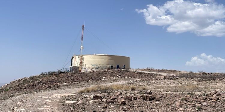 Tanque de agua utilizado como alberca se encuentra sellado