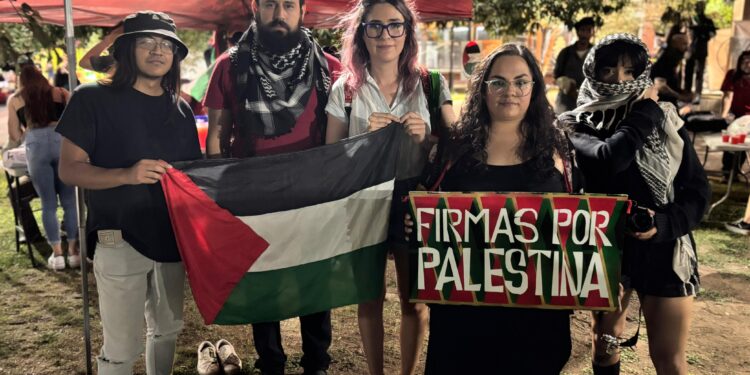 Manifestantes realizan vigilia por Gaza durante festival