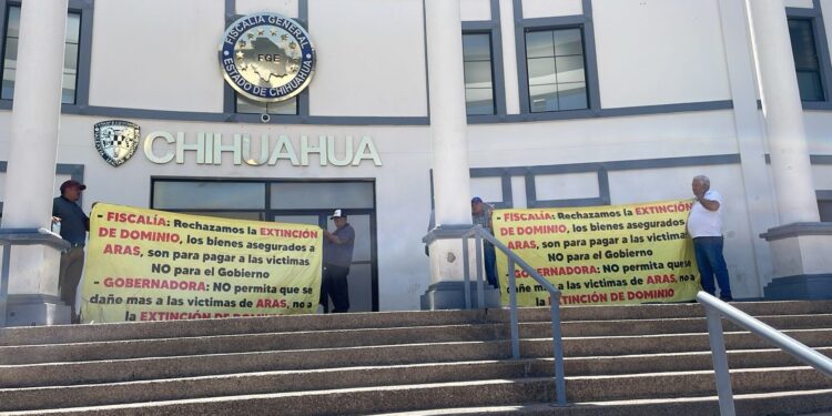 Afectados por caso Aras protestan en la FGE