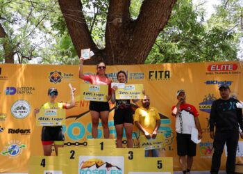 Más de 400 personas participan en competencia de ciclismo de montaña