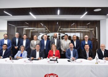 Gobernadora pide a constructores priorizar obras con impacto social