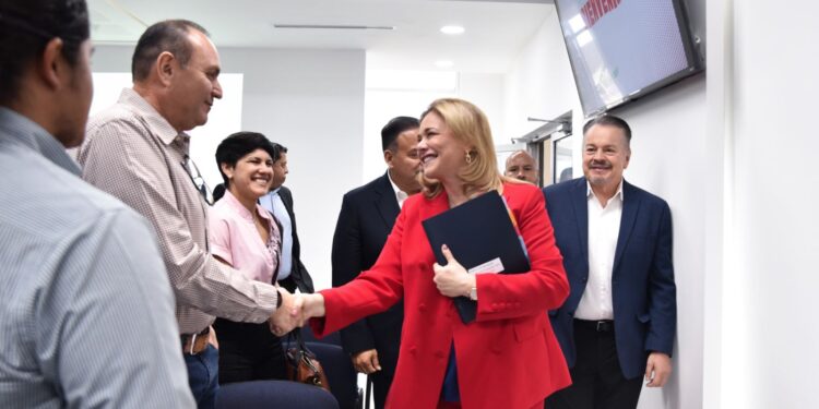 Gobernadora pide a constructores priorizar obras con impacto social