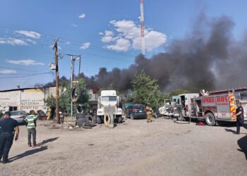 Incendio consume maderería en Delicias