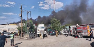 Incendio consume maderería en Delicias