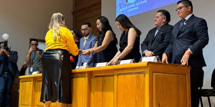 Entregan constancias a jueces electos en elección judicial