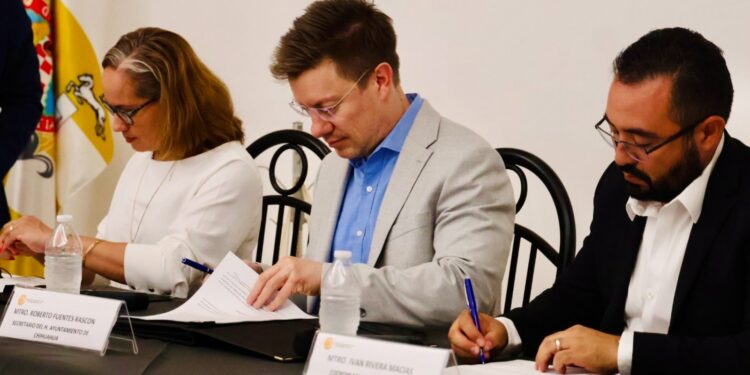 Firman convenio Municipio y Colegio de Ingenieros Civiles