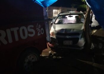 Choca contra puesto de burritos en Delicias