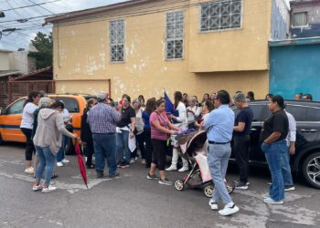 Padres cierran CAM en Santo Niño por destitución de directora