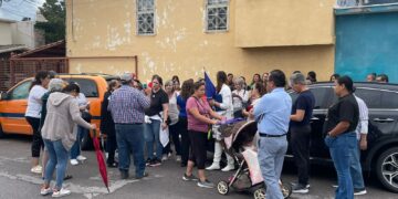 Padres cierran CAM en Santo Niño por destitución de directora