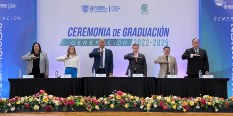 Ceremonia de graduación en el Cobach 10