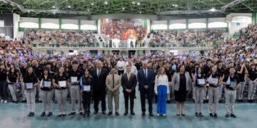 Ceremonia de graduación en el Cobach 10