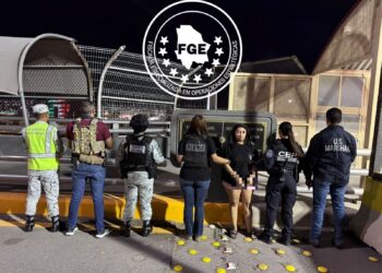 Detienen a mujer estadounidense prófuga de la justicia por contrabando de migrantes