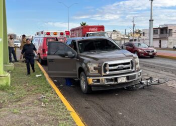 Joven ciclista es atropellado por camioneta en Periférico de la Juventud