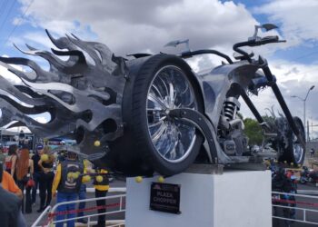 Cuauhtémoc devela monumento a la Gran Familia Chopper