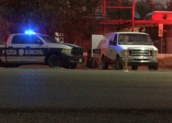 Hallan a hombre muerto en vía pública en Anáhuac