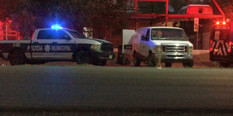 Hallan a hombre muerto en vía pública en Anáhuac