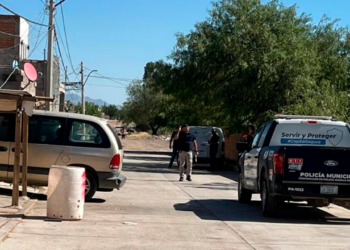 Muere hombre tras caer en la vía pública