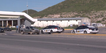 Mujer lesionada en choque frontal en el periférico R. Almada