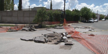 Vecinos exigen reparación de cruce dañado en la colonia Panorámico