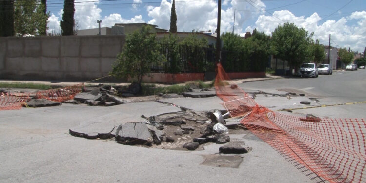 Vecinos exigen reparación de cruce dañado en la colonia Panorámico