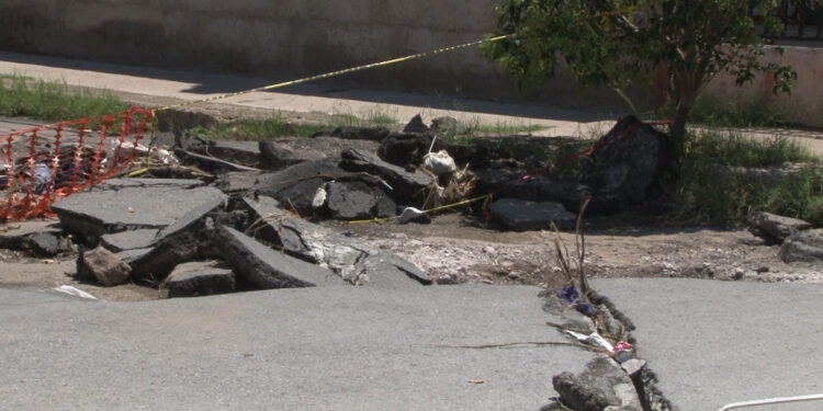 Vecinos exigen reparación de cruce dañado en la colonia Panorámico