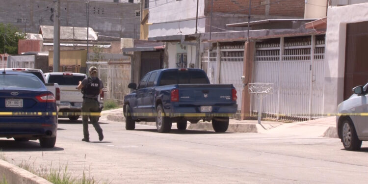 Hombre se atrinchera tras amenazar a su pareja