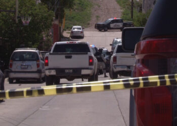 Hombre se atrinchera tras amenazar a su pareja