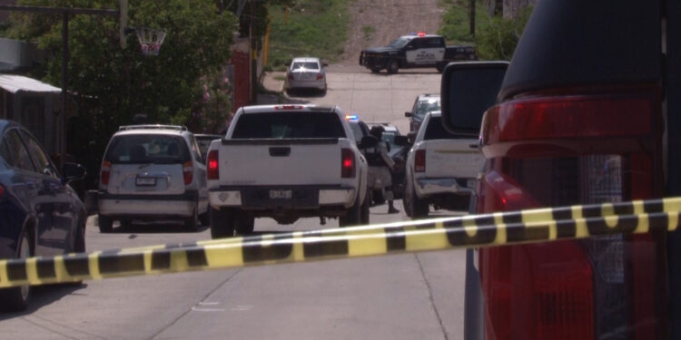 Hombre se atrinchera tras amenazar a su pareja