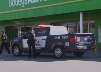 Detienen a mujer por robo en Bodega Aurrerá al norte de la ciudad