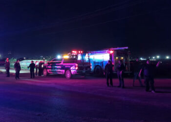 Encuentran cuerpo calcinado dentro de camioneta en llamas