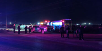 Encuentran cuerpo calcinado dentro de camioneta en llamas