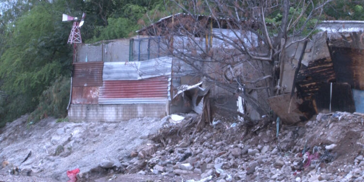 Vecinos de la colonia CDP temen colapso de sus viviendas