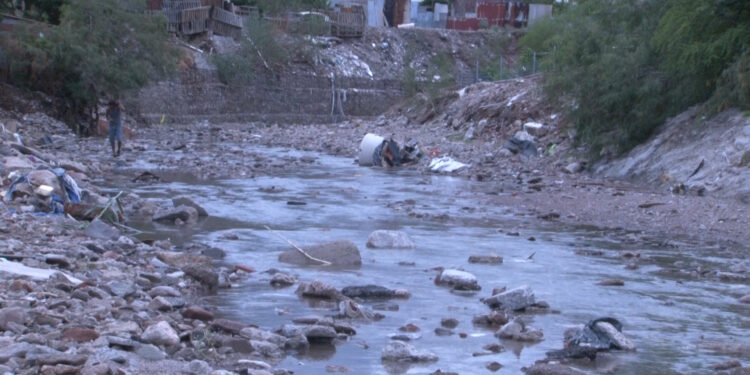 Vecinos de la colonia CDP temen colapso de sus viviendas