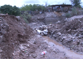 Vecinos de la colonia CDP temen colapso de sus viviendas