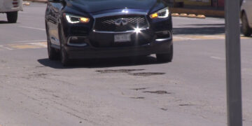 Foco de baches y calles agrietadas en el centro tras lluvias