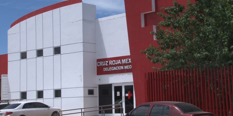 Muere persona dentro de camioneta en Cruz Roja de Meoqui