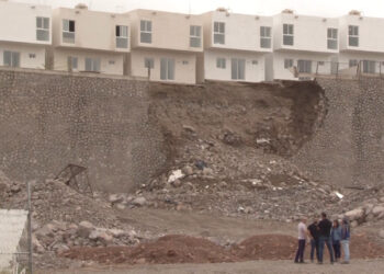 Evacuan a 32 familias por riesgo de derrumbe en Monte Xenit