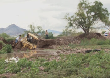 Arroyo de agua tratada se desborda en la colonia La Galera