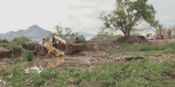 Arroyo de agua tratada se desborda en la colonia La Galera