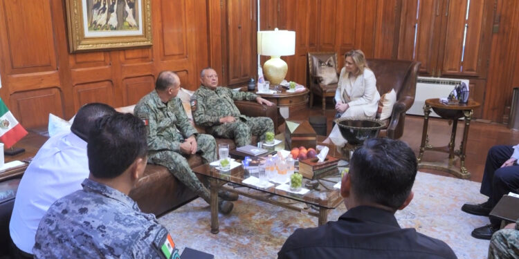 Gobernadora y mandos militares refuerzan seguridad en Chihuahua