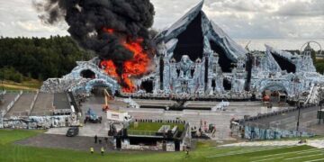 Arde Tomorrowland; reportan incendio en escenario principal del festival