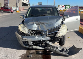 Choque entre dos vehículos deja una persona lesionada