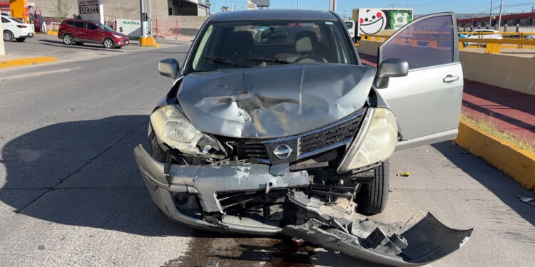 Choque entre dos vehículos deja una persona lesionada