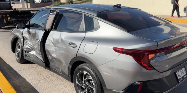 Choque entre dos vehículos deja una persona lesionada