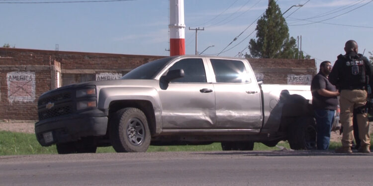 Choca contra unidad de la AEI al perder el control