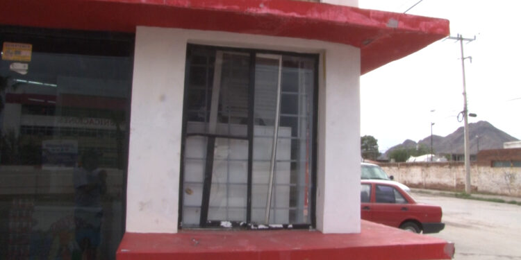 Empleados de licorería atracada exigen mayor seguridad