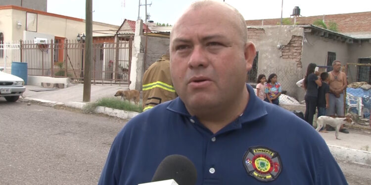 Incendio en jacal moviliza a bomberos en Delicias