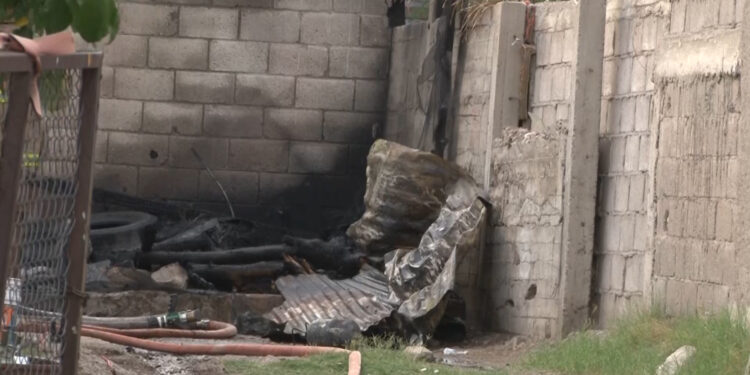 Incendio en jacal moviliza a bomberos en Delicias