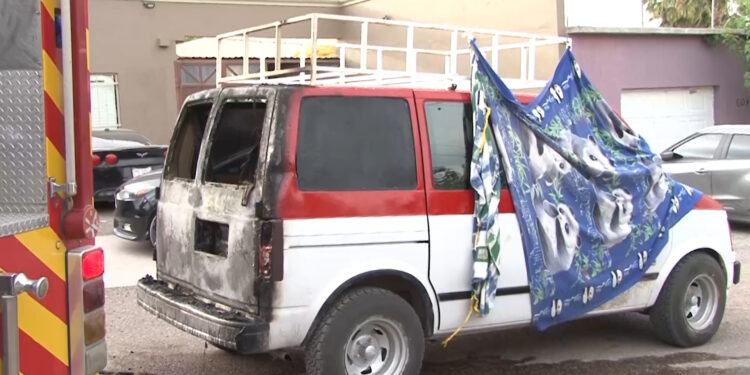 Incendio en jacal moviliza a bomberos en Delicias