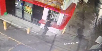 Irrumpe en licorería para robar cervezas en Fuentes Mares